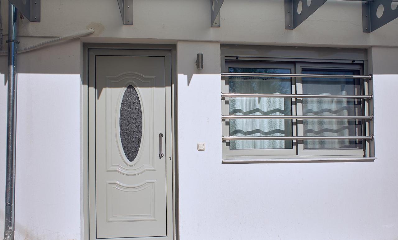 Varvara Lake Dramatown Studio Exterior photo